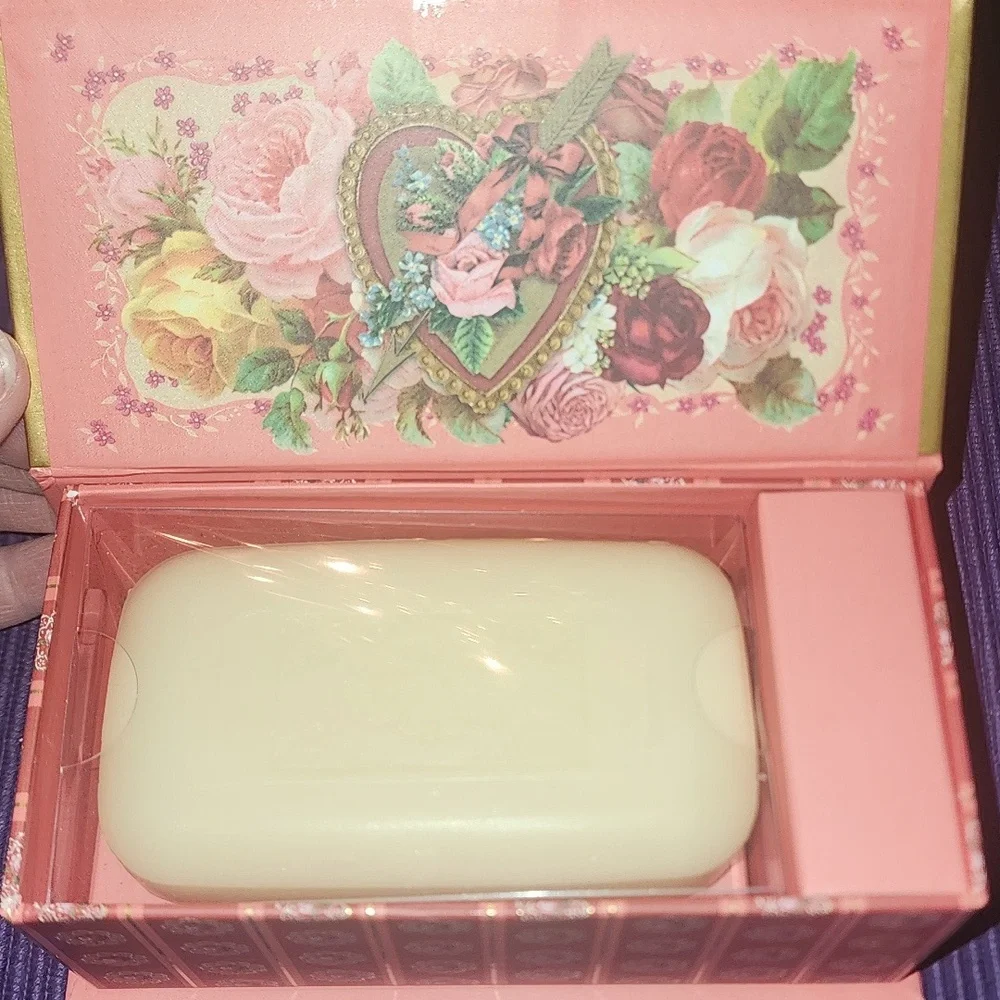 Punch Studio Rose Soap in Elegant Pink Singing Box - Picture 2 of 5